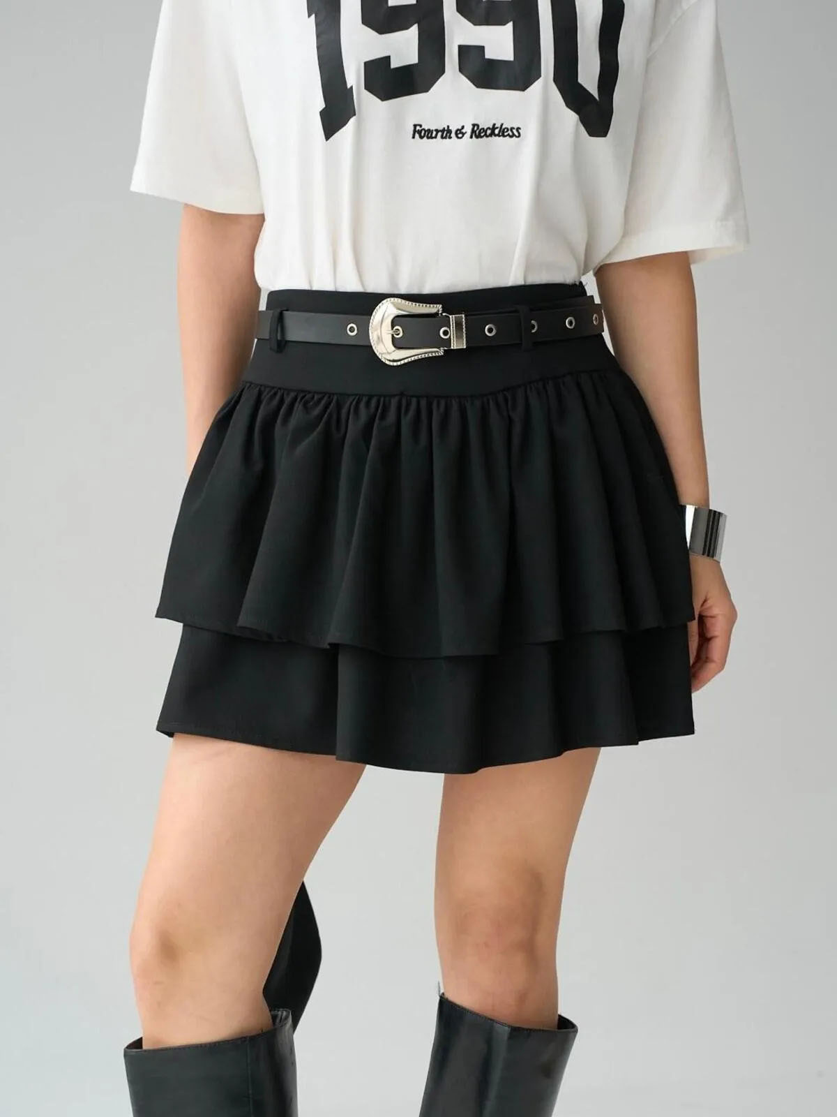 Siyah Kemerli Fermuarlı Fırfırlı Mini Etek