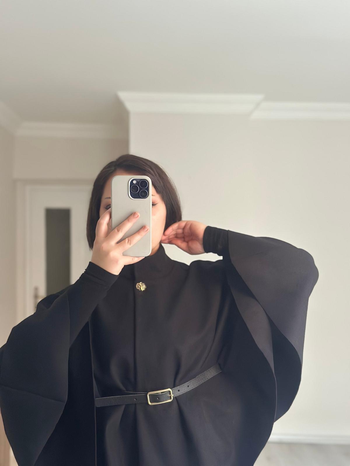 Gold Düğme Detaylı Kemerli Panço Siyah