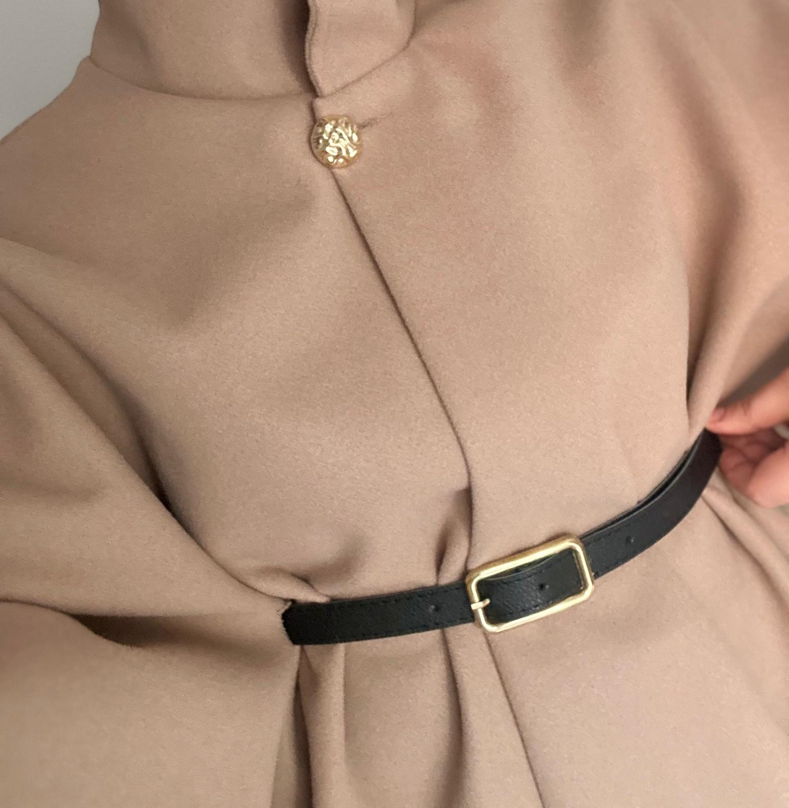 Gold Düğme Detaylı Kemerli Panço Bej