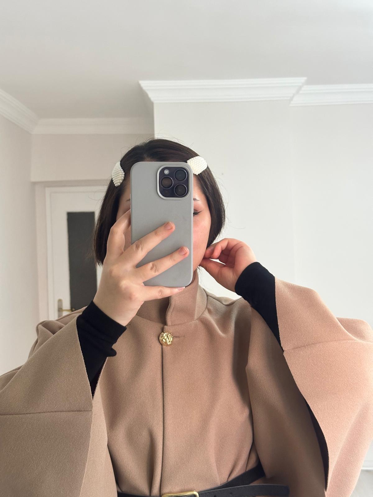 Gold Düğme Detaylı Kemerli Panço Bej